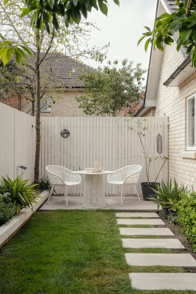 Garden Fencing Ideas for Modern Minimalists